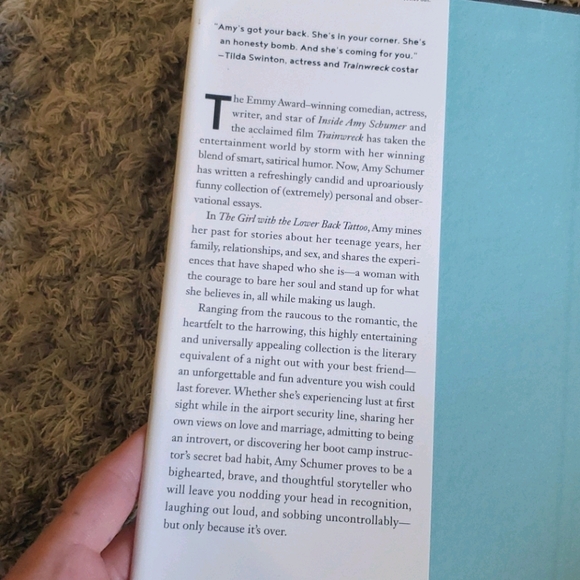 📚 AMY SCHUMER THE GIRL WITH THE LOWER BACK TATTOO - Picture 2 of 2